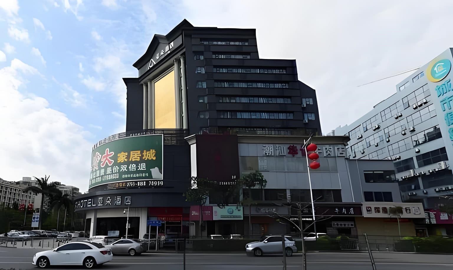 百佳润宝源商务中心绿化步道