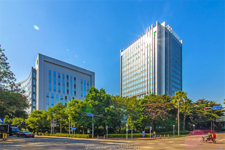 国人通信大厦主楼外观