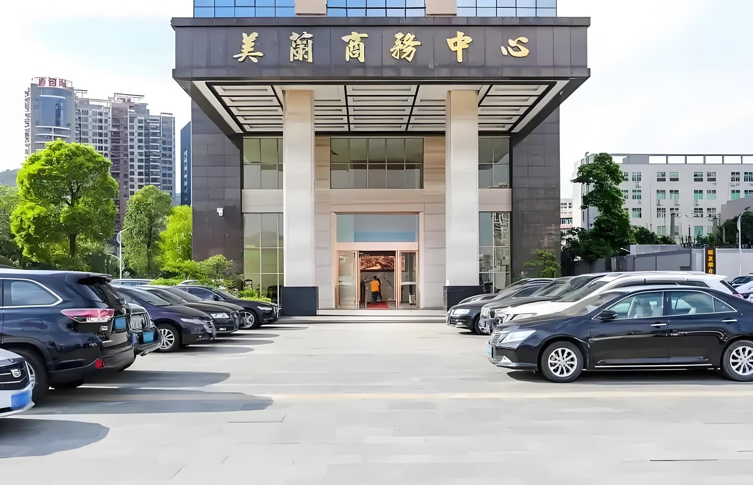 美兰国际商务中心园区园林景观