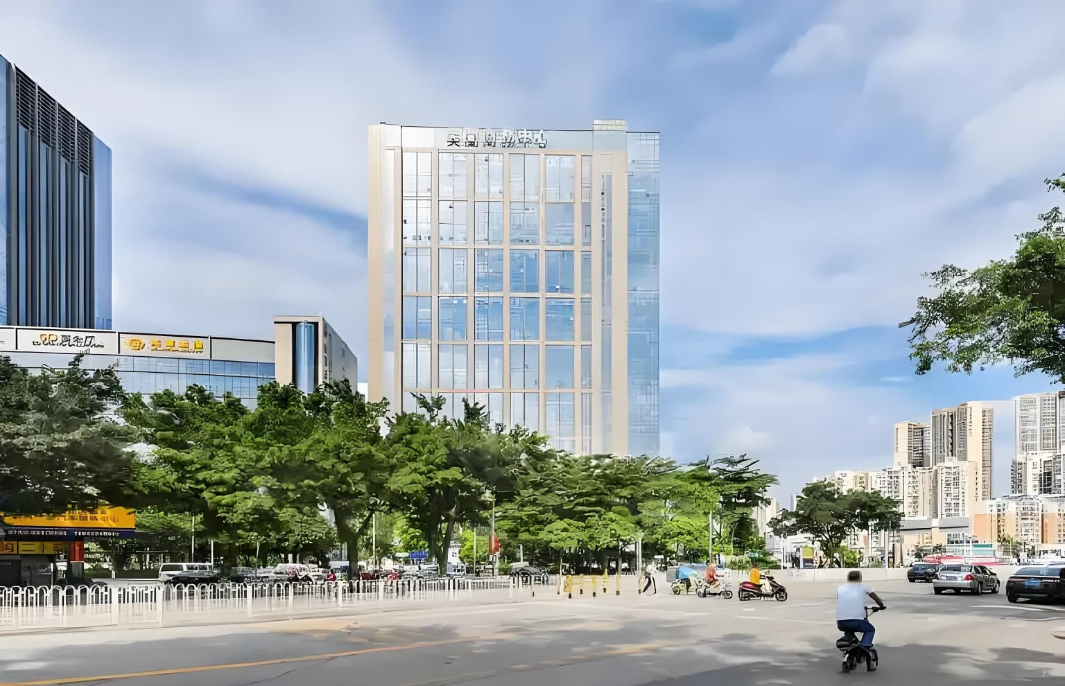 美兰国际商务中心大楼外立面