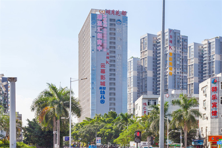 明月花都主楼外观