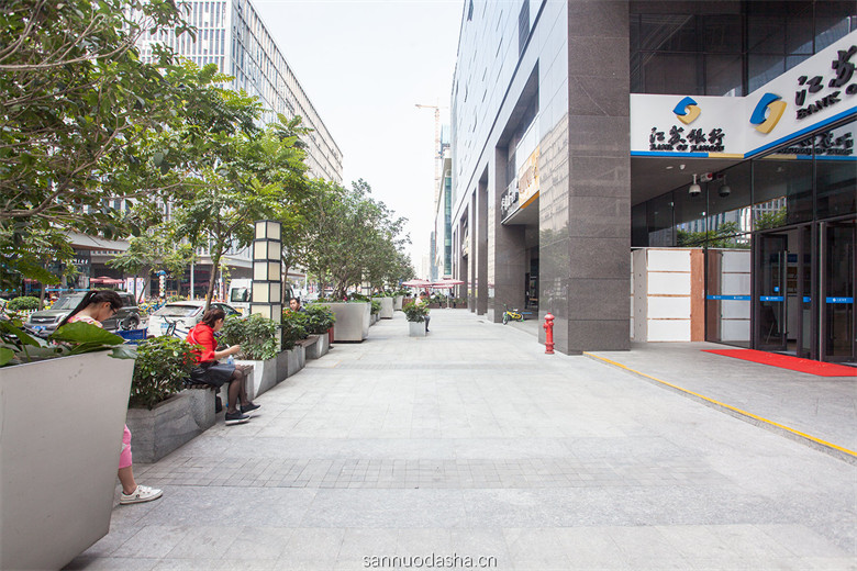 三诺智慧大厦绿化步道