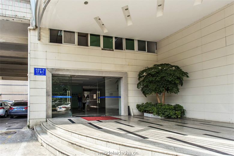 万德莱大厦绿化步道