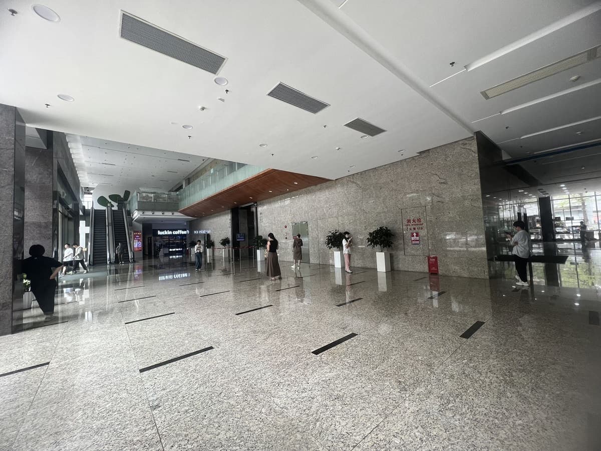 万利达科技大厦绿化步道