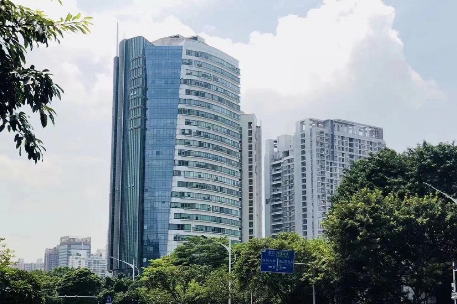 西海明珠大厦主楼外观