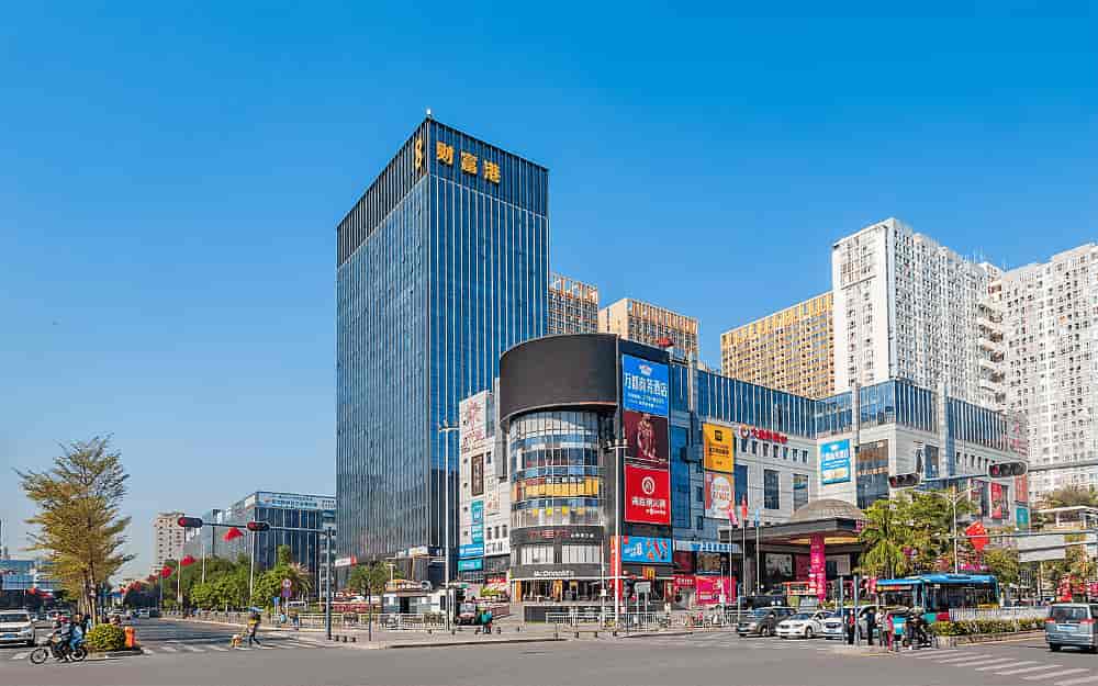 西乡财富港大厦主楼外观