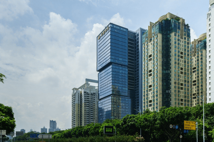 英龙商务中心主楼外观