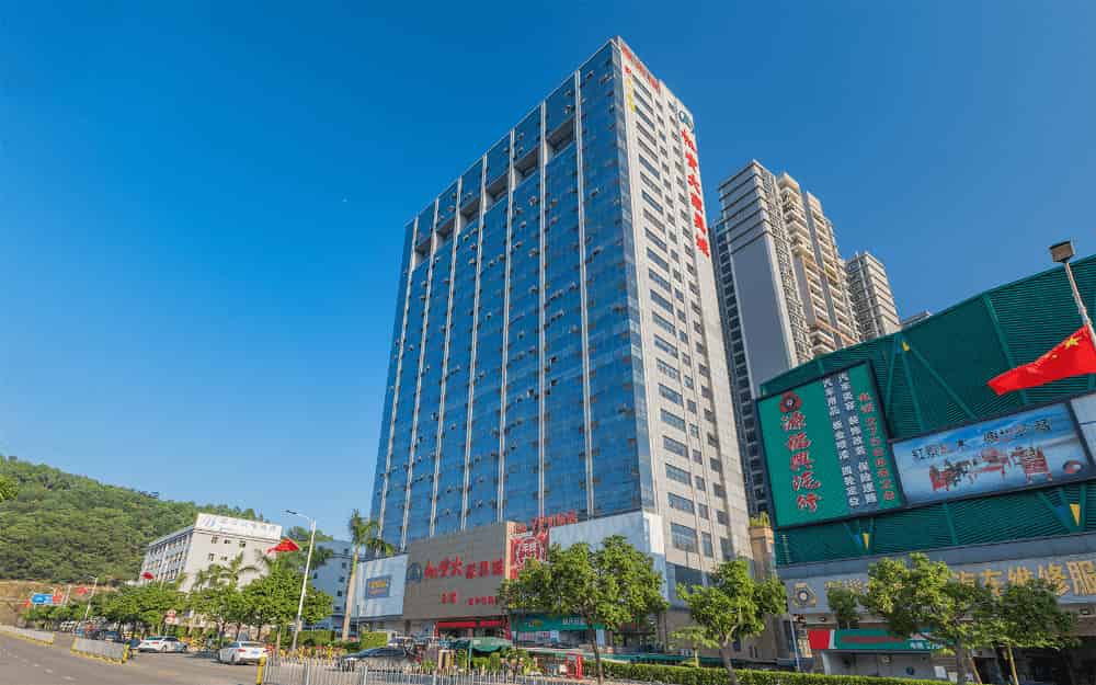 雍华源商务大厦绿化步道