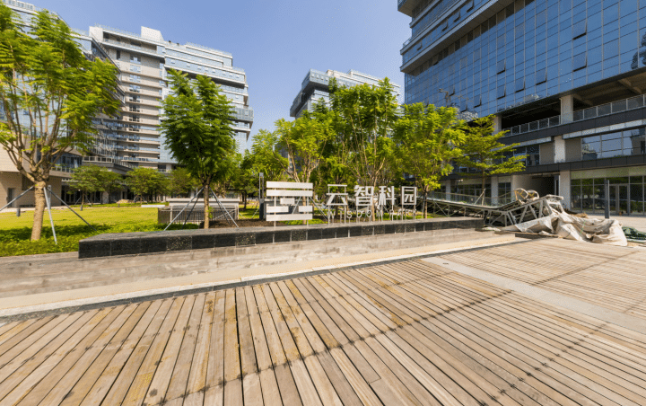 云智科技园绿化步道