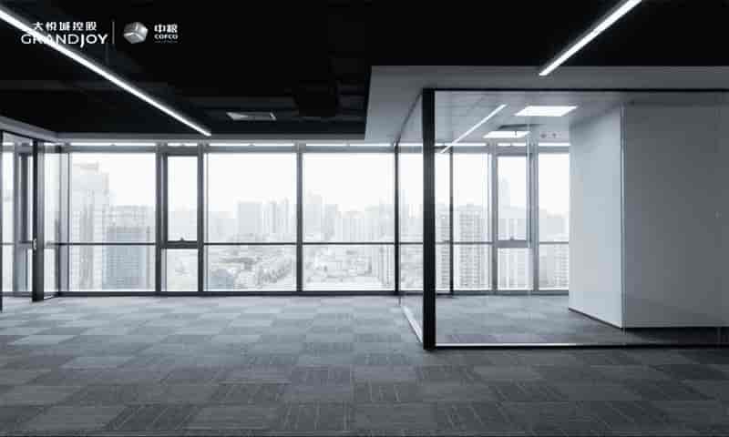 中粮大悦城绿化步道